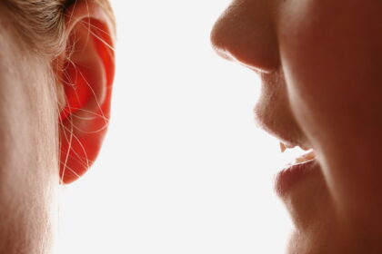 a spune cuiva doar ce vrea să audă