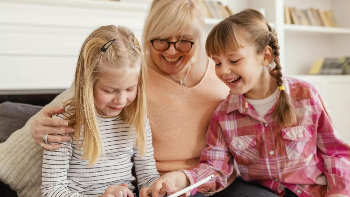 medium shot grandma girls 6916269850b7d